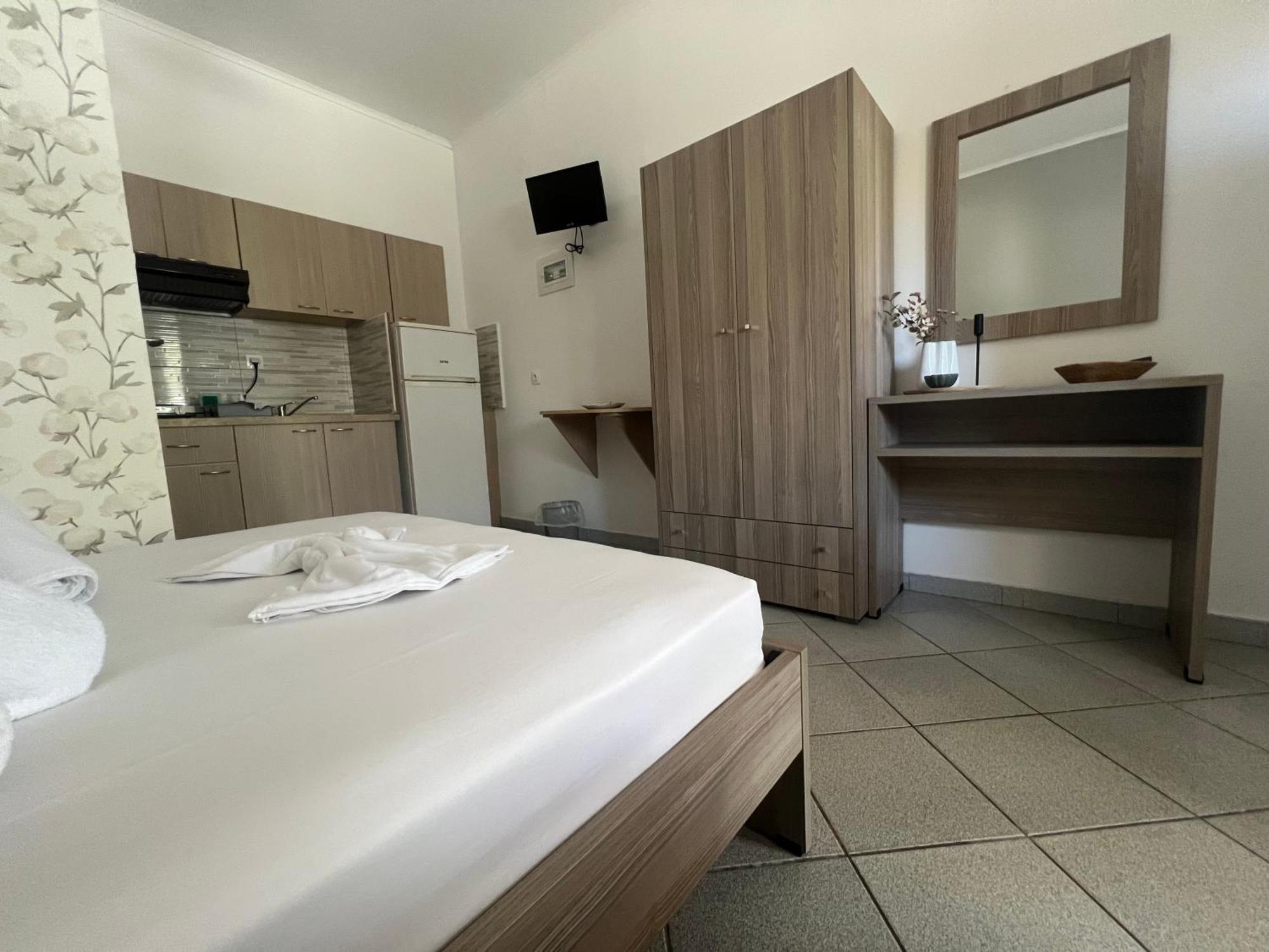 Villa Kostas Accommodations - Nea Vrasna Bagian luar foto
