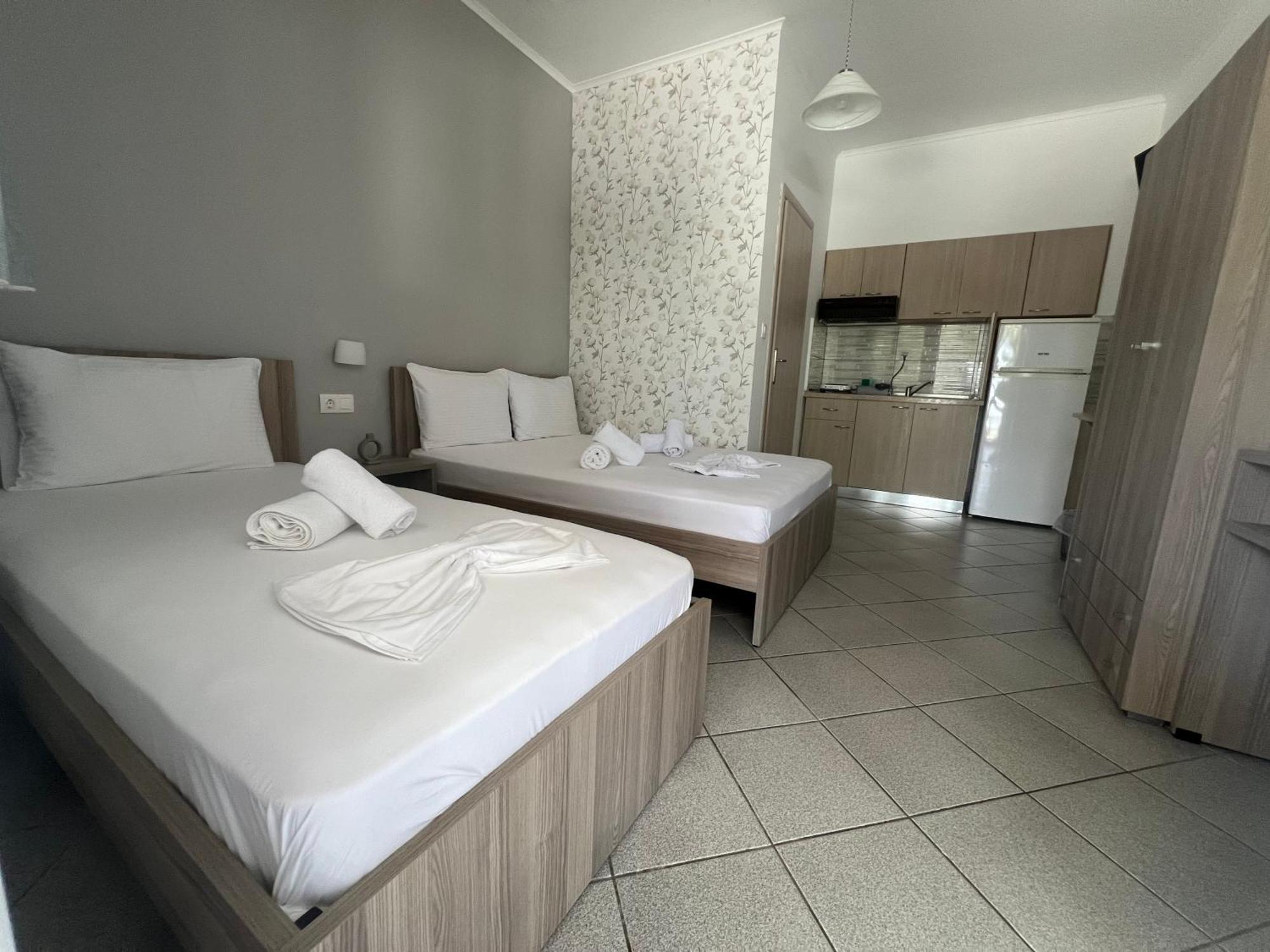 Villa Kostas Accommodations - Nea Vrasna Bagian luar foto